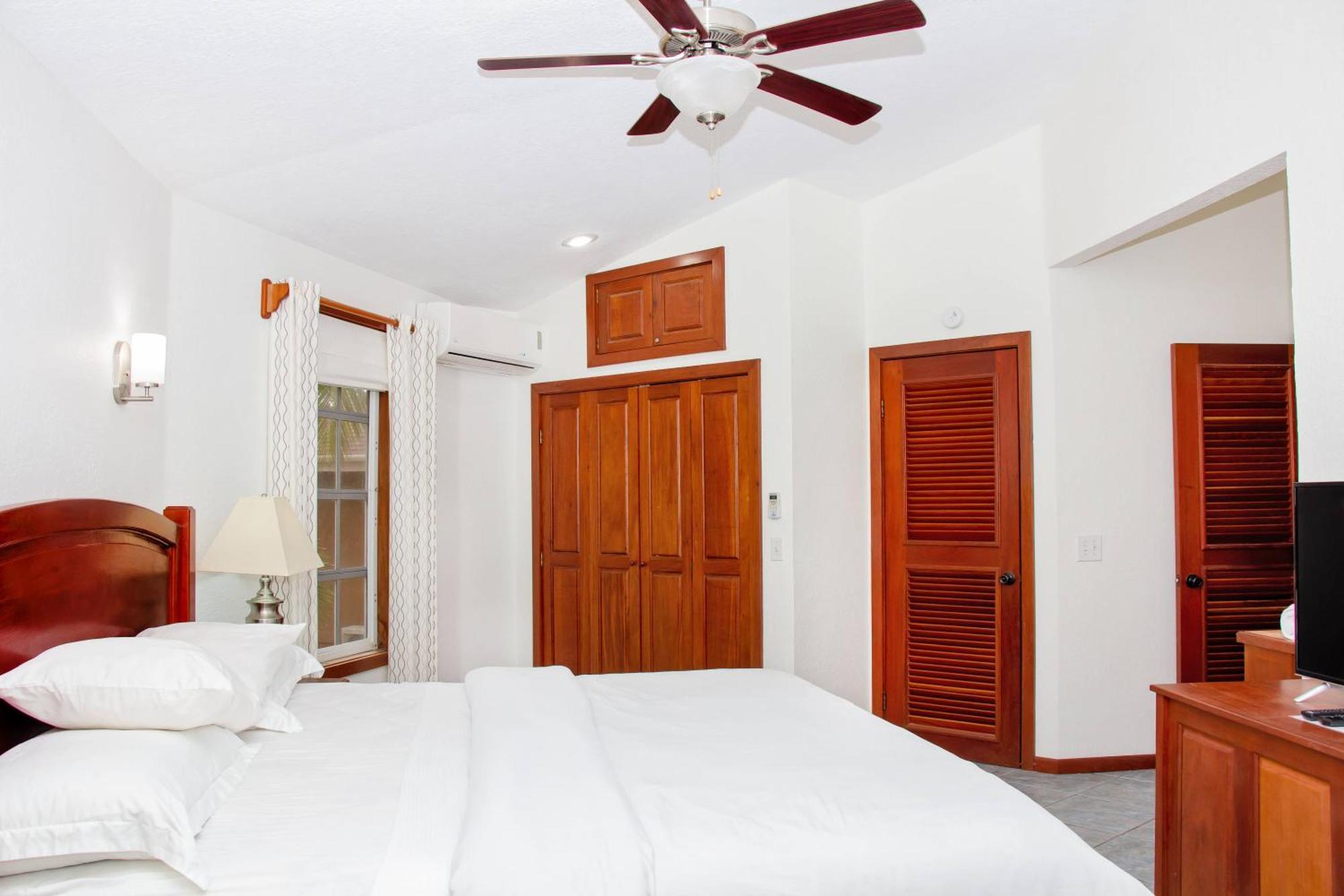 White Sands Cove San Pedro  Room photo