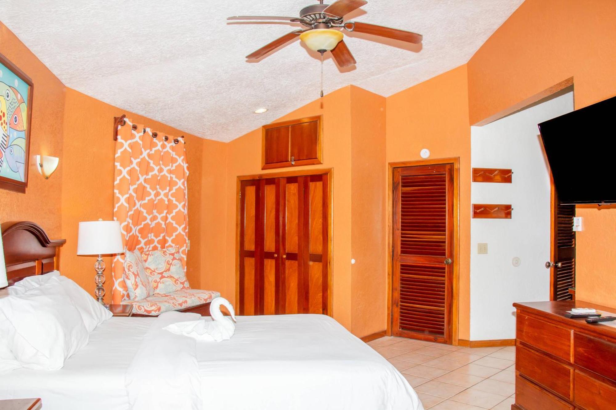 White Sands Cove San Pedro  Room photo